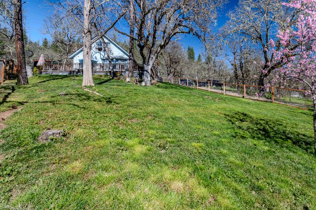 127 Lodge Road, Trail, OR 97541
