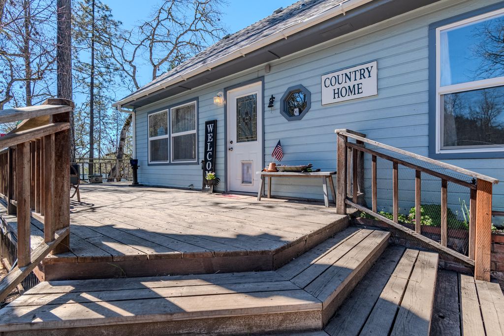 127 Lodge Road, Trail, OR 97541