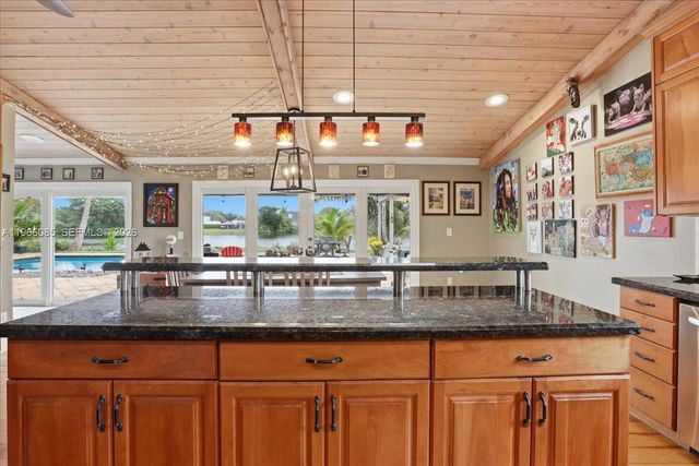 960 Bayberry Point Dr, Plantation, FL 33324