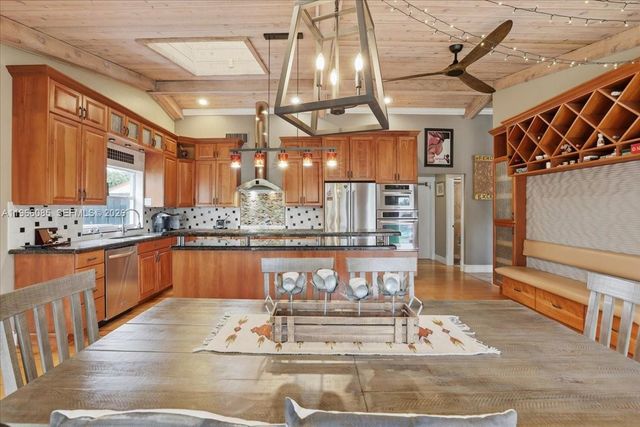 960 Bayberry Point Dr, Plantation, FL 33324