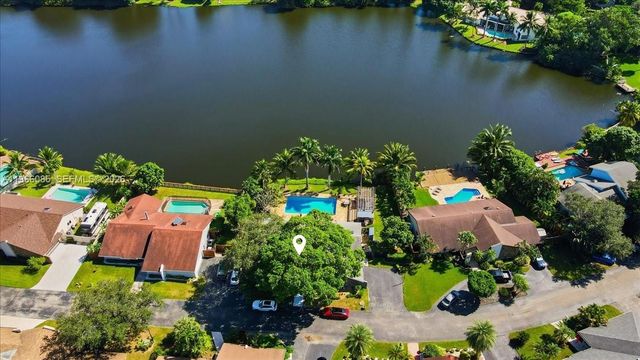 960 Bayberry Point Dr, Plantation, FL 33324