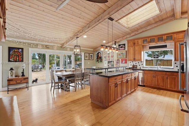 960 Bayberry Point Dr, Plantation, FL 33324