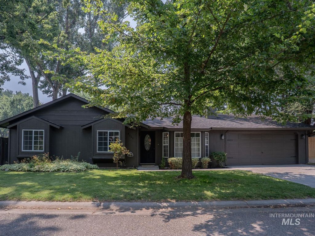 4111 Azalea Lane, Boise, ID 83703 photo 2