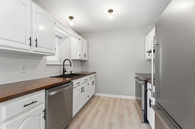 10044 Roanoke Dr, Murfreesboro, TN 37129