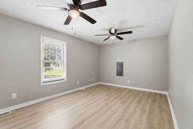 10044 Roanoke Dr, Murfreesboro, TN 37129
