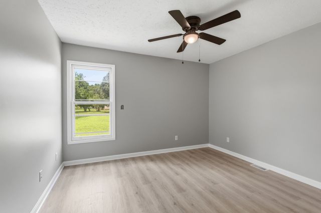 10044 Roanoke Dr, Murfreesboro, TN 37129