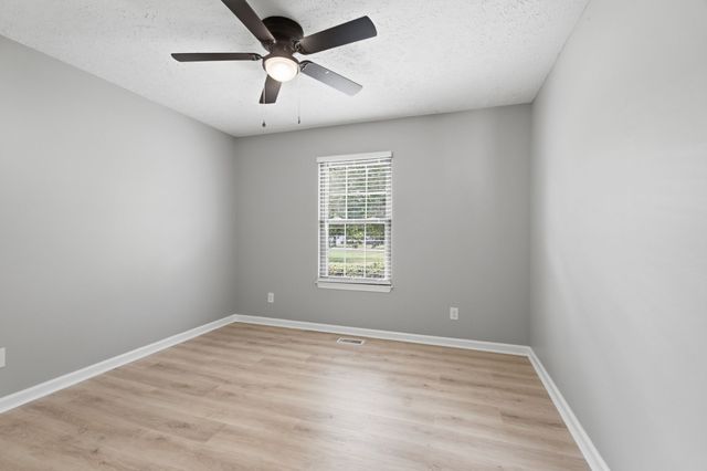 10044 Roanoke Dr, Murfreesboro, TN 37129