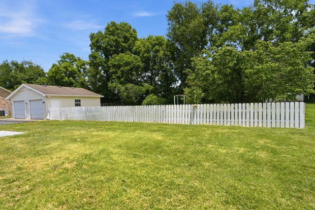 10044 Roanoke Dr, Murfreesboro, TN 37129