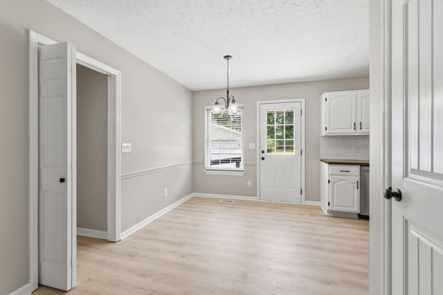 10044 Roanoke Dr, Murfreesboro, TN 37129