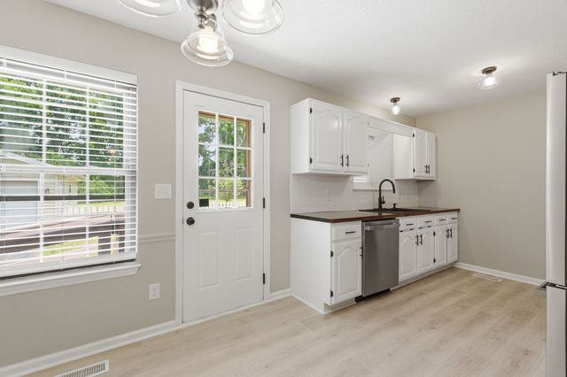 10044 Roanoke Dr, Murfreesboro, TN 37129