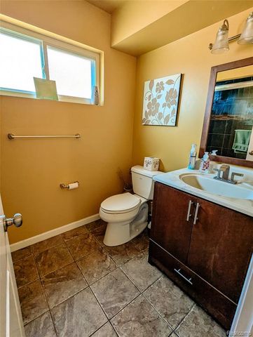 25030 Thorndyke Street, Southfield, MI 48033