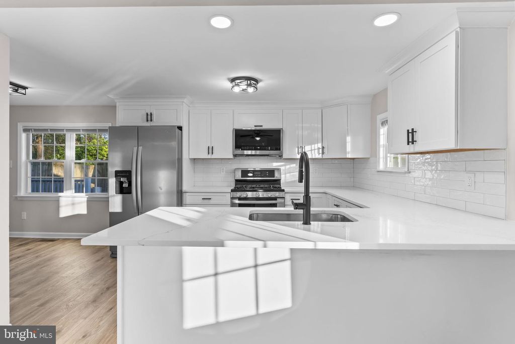 Image 12 of property listing at 1524 DOGWOOD RD, St Leonard, MD 20685