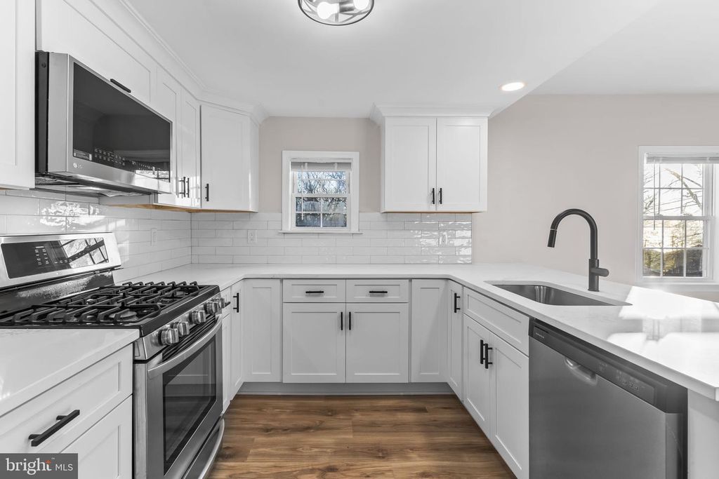 Image 14 of property listing at 1524 DOGWOOD RD, St Leonard, MD 20685