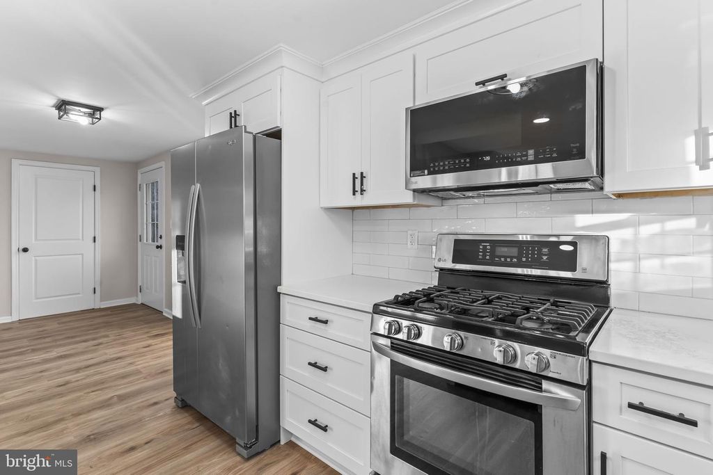 Image 15 of property listing at 1524 DOGWOOD RD, St Leonard, MD 20685