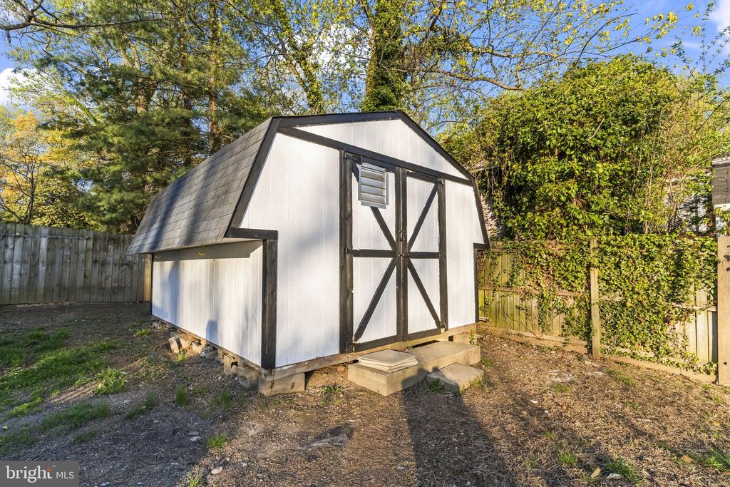 Image 35 of property listing at 1524 DOGWOOD RD, St Leonard, MD 20685