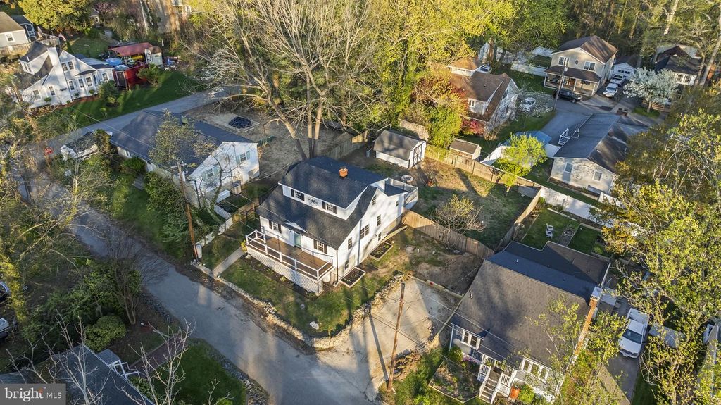 Image 4 of property listing at 1524 DOGWOOD RD, St Leonard, MD 20685