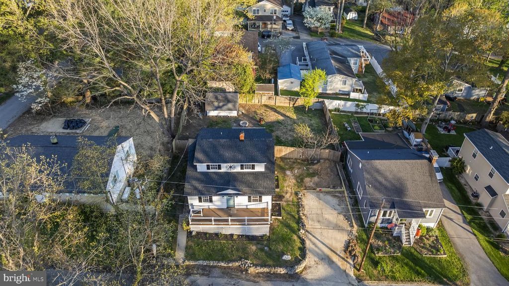 Image 5 of property listing at 1524 DOGWOOD RD, St Leonard, MD 20685