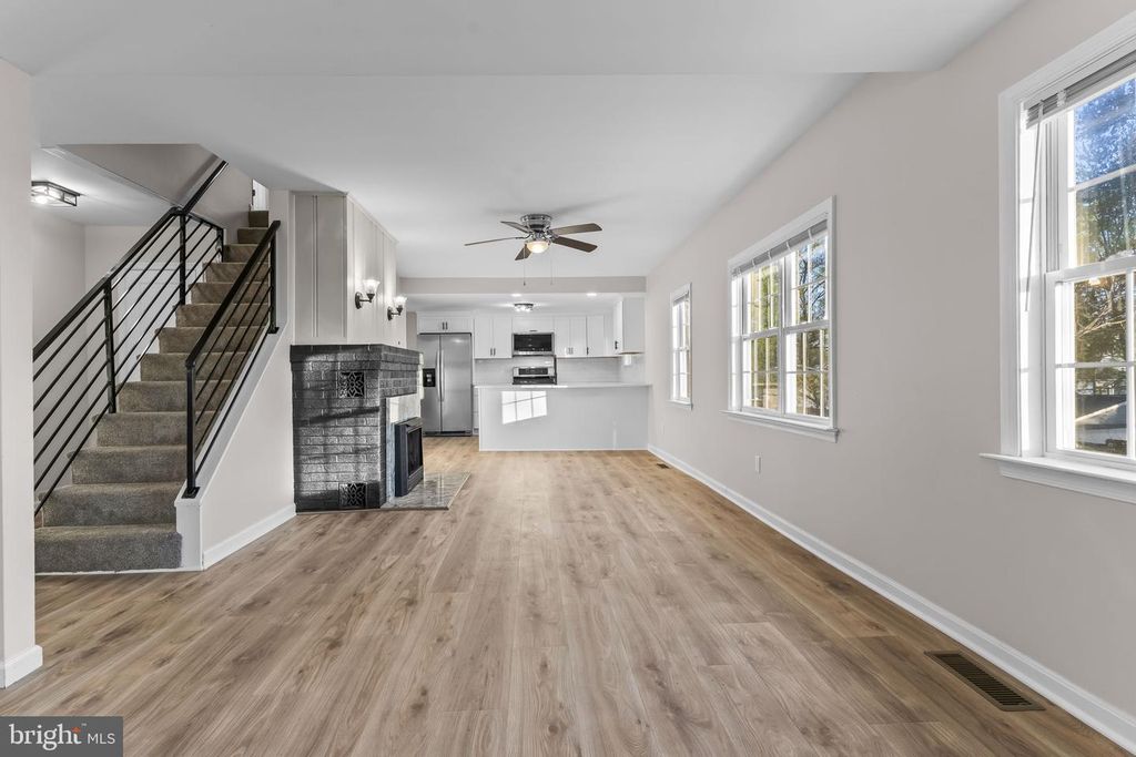 Image 8 of property listing at 1524 DOGWOOD RD, St Leonard, MD 20685