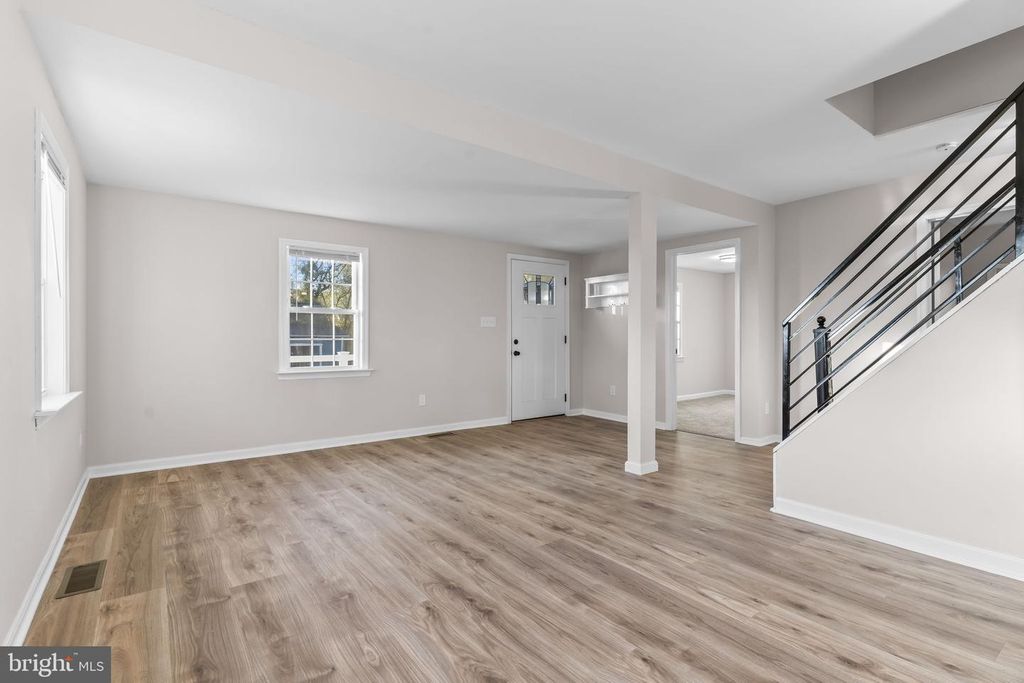 Image 9 of property listing at 1524 DOGWOOD RD, St Leonard, MD 20685