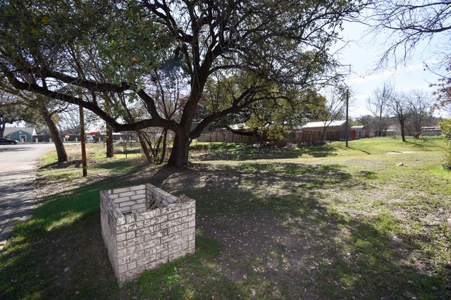 1801 S College Street, Brady, TX 76825