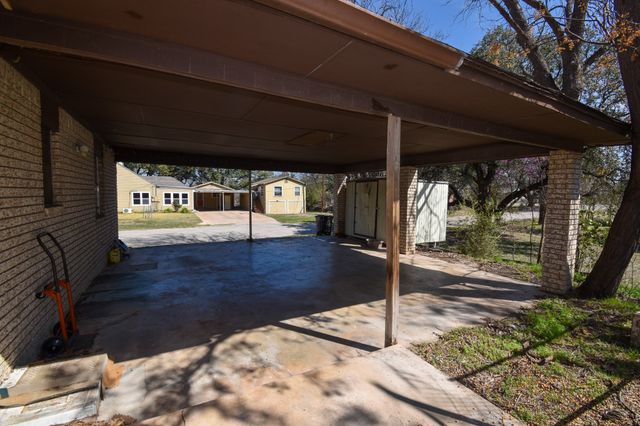 1801 S College Street, Brady, TX 76825