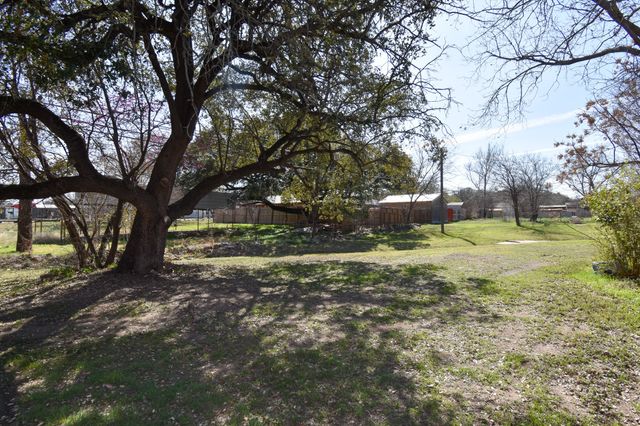 1801 S College Street, Brady, TX 76825