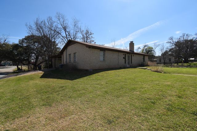 1801 S College Street, Brady, TX 76825