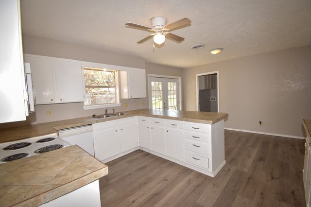 1801 S College Street, Brady, TX 76825