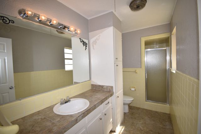 1801 S College Street, Brady, TX 76825