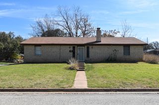 1801 S College Street, Brady, TX 76825