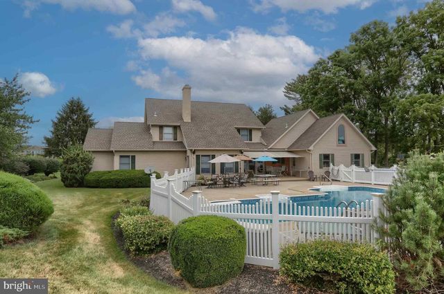 23 S ZINNS MILL RD, Quentin, PA 17083