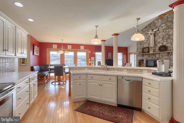 23 S ZINNS MILL RD, Quentin, PA 17083