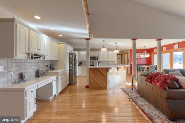 23 S ZINNS MILL RD, Quentin, PA 17083