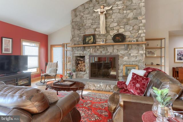 23 S ZINNS MILL RD, Quentin, PA 17083