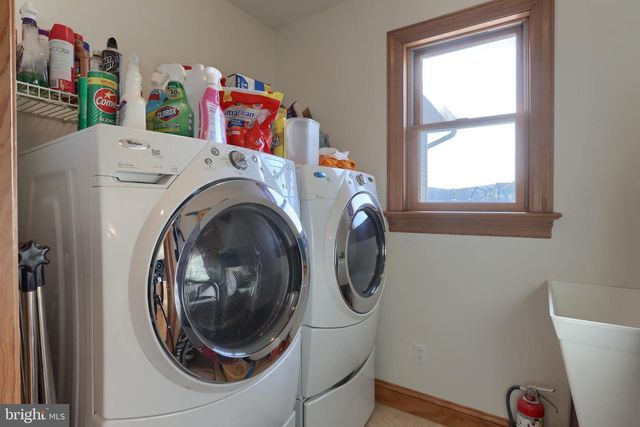 23 S ZINNS MILL RD, Quentin, PA 17083