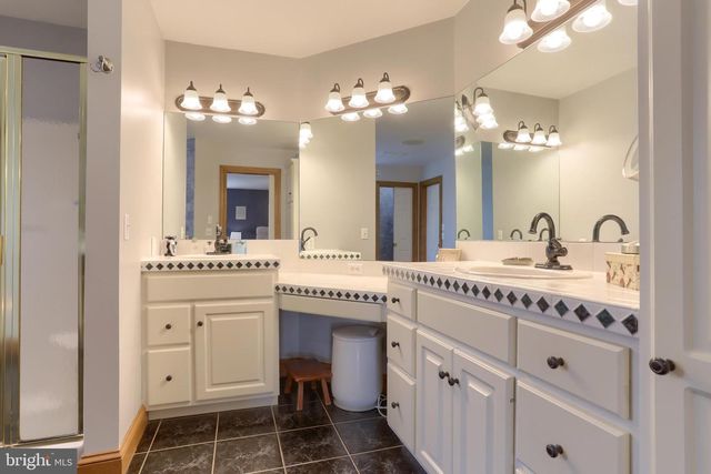 23 S ZINNS MILL RD, Quentin, PA 17083