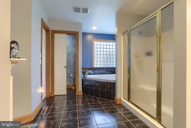 23 S ZINNS MILL RD, Quentin, PA 17083