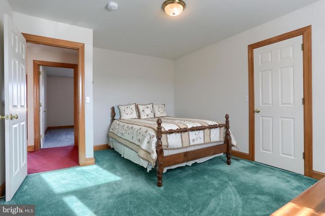 23 S ZINNS MILL RD, Quentin, PA 17083