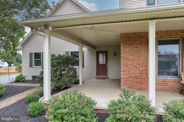 23 S ZINNS MILL RD, Quentin, PA 17083