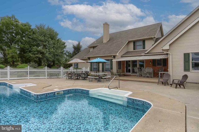 23 S ZINNS MILL RD, Quentin, PA 17083