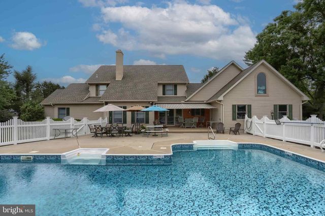 23 S ZINNS MILL RD, Quentin, PA 17083