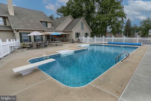 23 S ZINNS MILL RD, Quentin, PA 17083