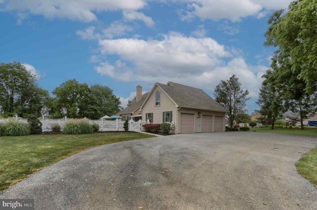 23 S ZINNS MILL RD, Quentin, PA 17083