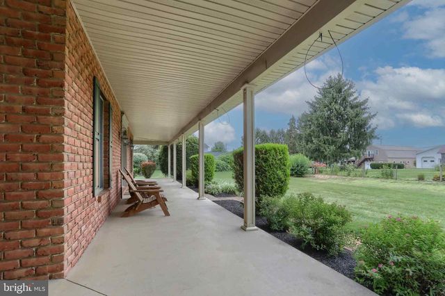 23 S ZINNS MILL RD, Quentin, PA 17083