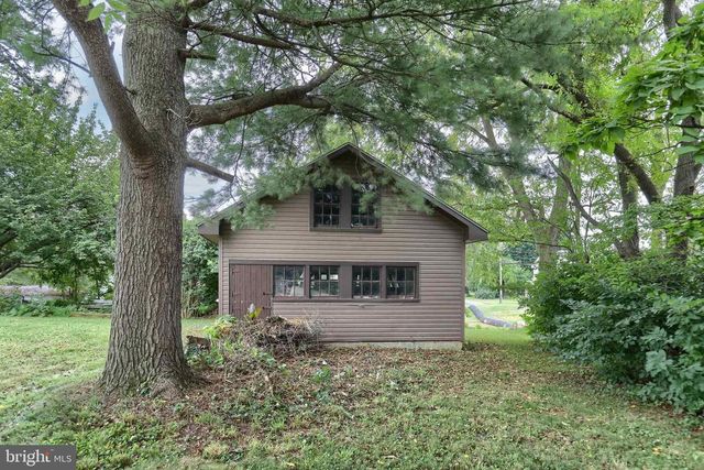 23 S ZINNS MILL RD, Quentin, PA 17083