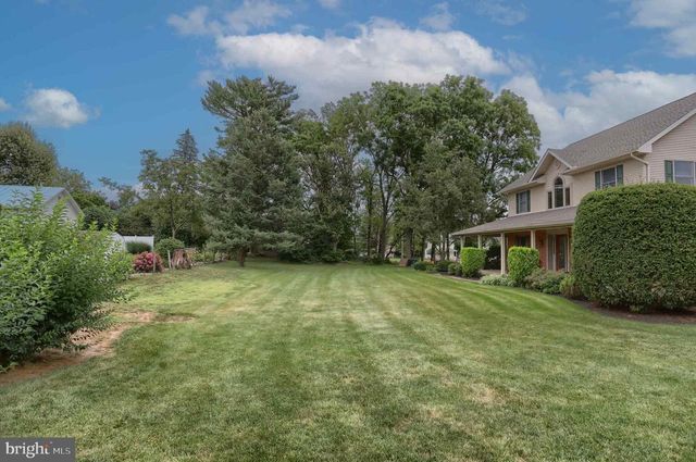 23 S ZINNS MILL RD, Quentin, PA 17083