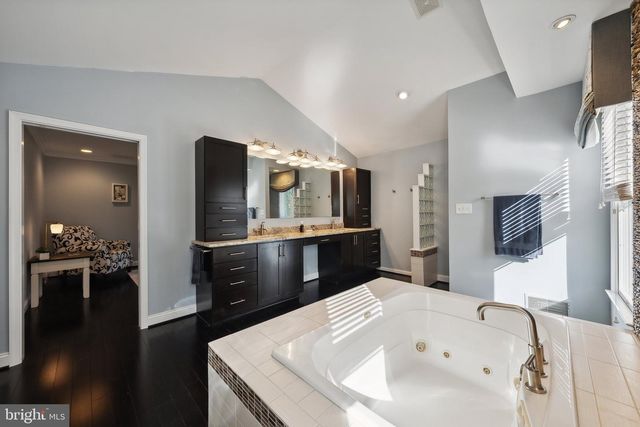 1284 COBBLE POND WAY, Vienna, VA 22182