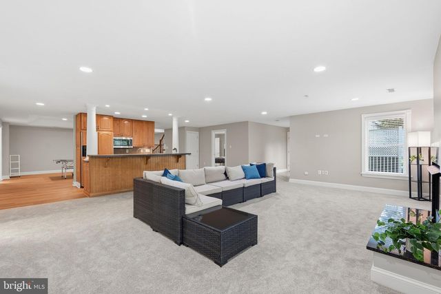 1284 COBBLE POND WAY, Vienna, VA 22182