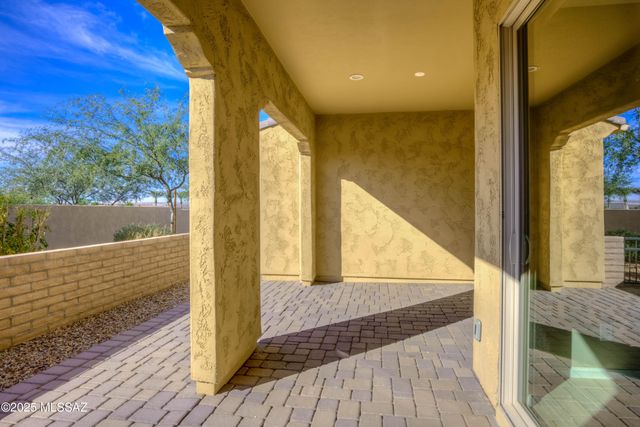 1446 E Blue Granite Drive, Green Valley, AZ 85614