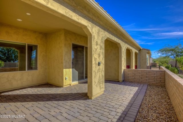 1446 E Blue Granite Drive, Green Valley, AZ 85614